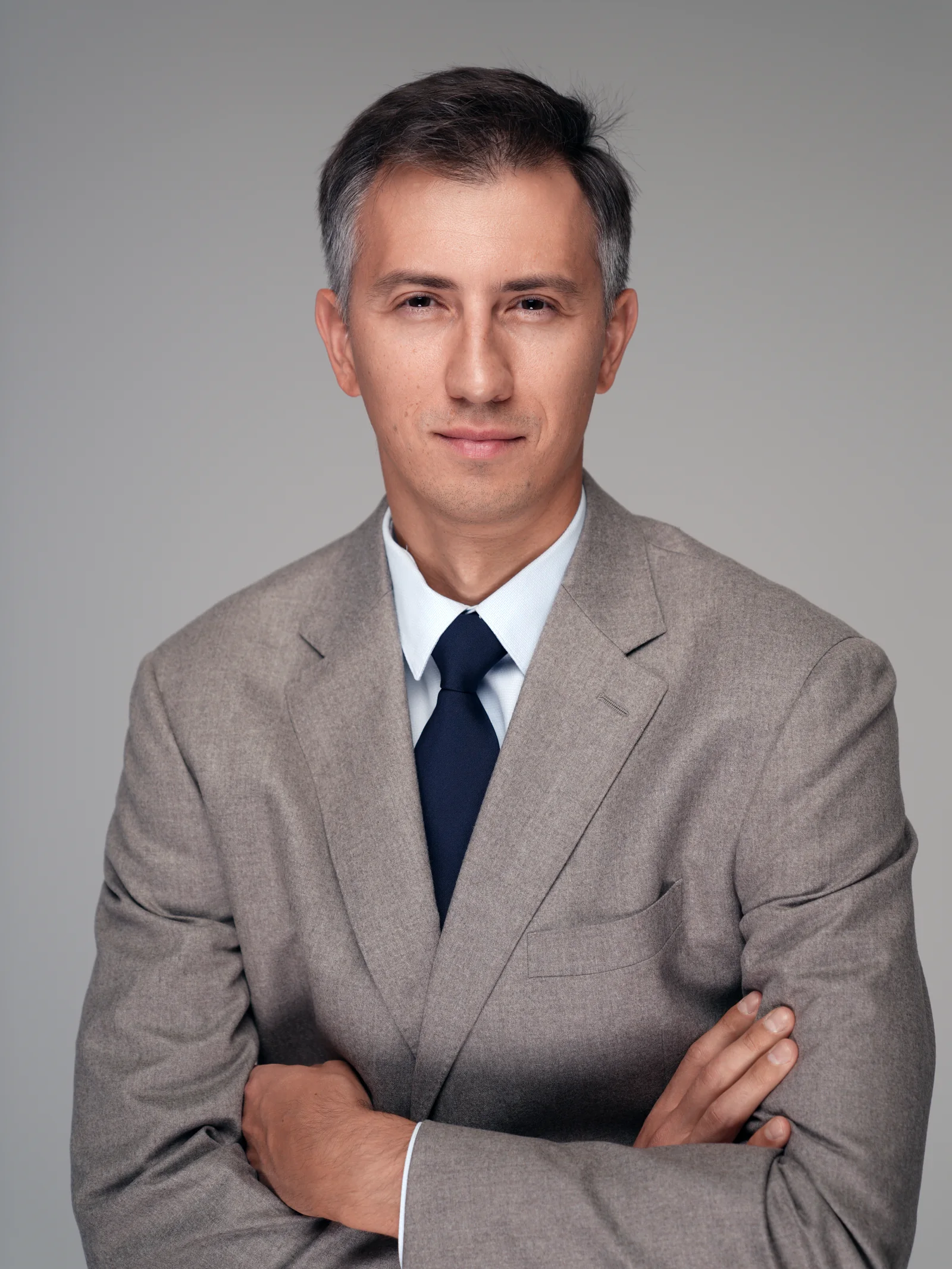 Business headshot of executive in beige suit, Studio Letouch Kuwait